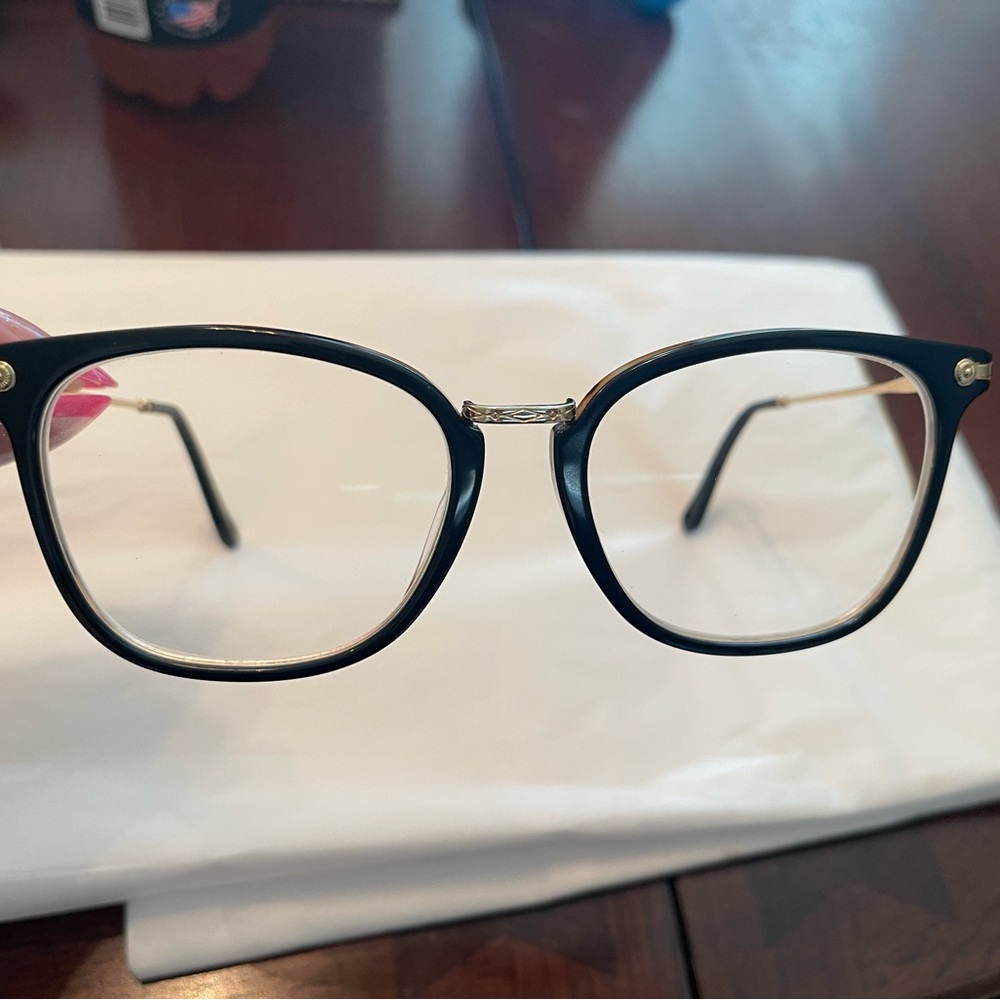 Chloe Ladies Eyeglasses Excellent Condition 
Item No. CE2734 218 53
